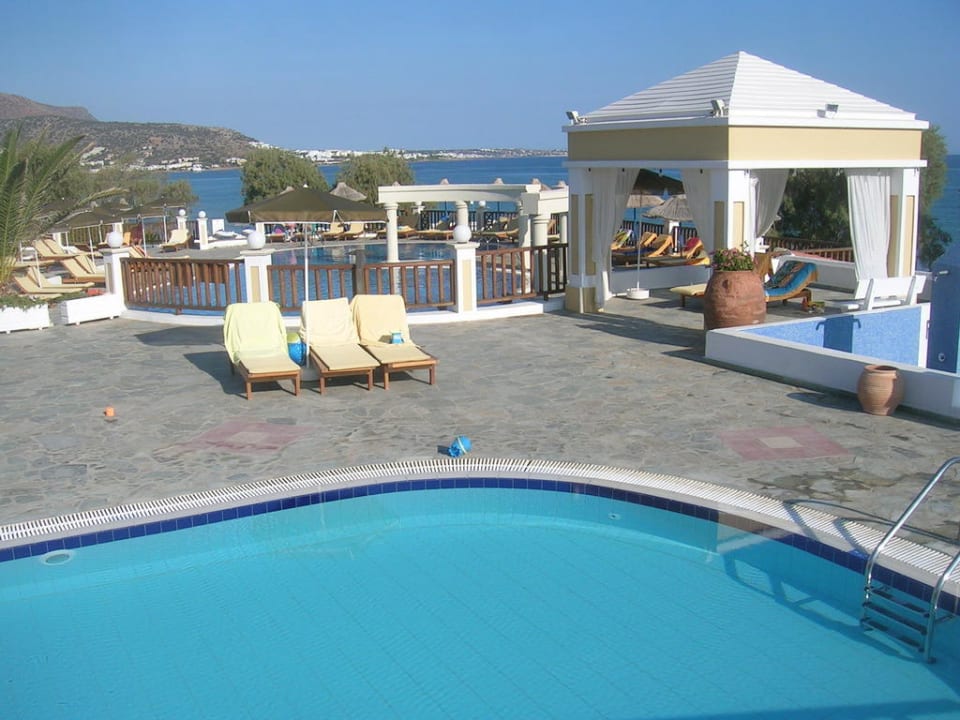 Pavillon Alexander Beach Hotel & Village Resort