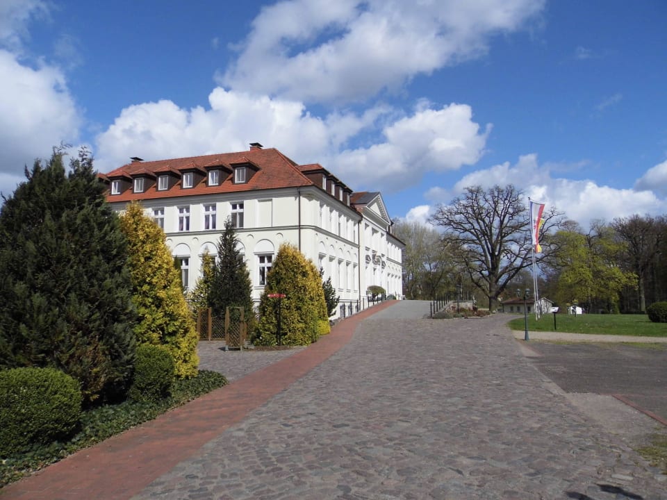 Schloß Seeschloss Schorssow