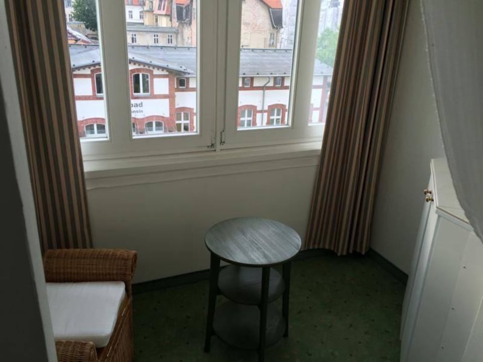 Kleiner Raum (durch das Bad erreichbar) Hotel Schloonsee