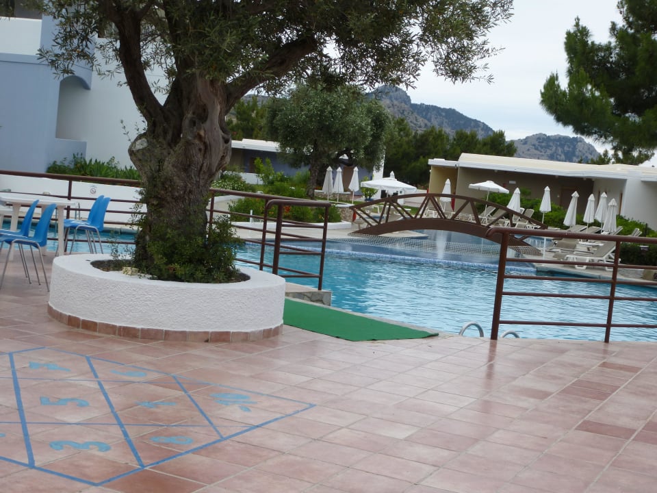 Hinter der Brücke 40cm für Kids davor bis 1,40m alltoura Club Hotel Porto Angeli Beach Resort