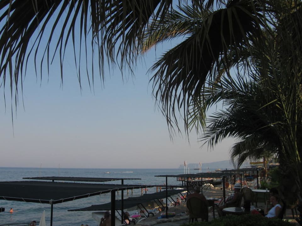 Вечер на пляже Hotel Grand Ring