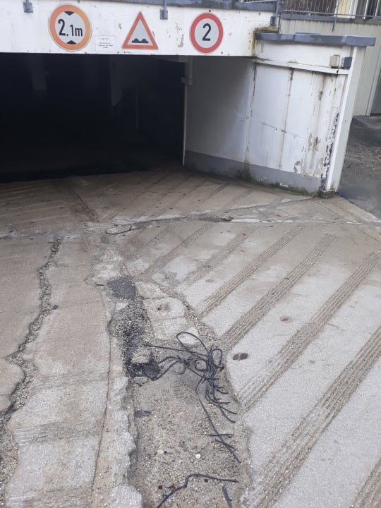 Tiefgarage - für 4 Euro pro Tag nutzbar  Hotel Ahornhof