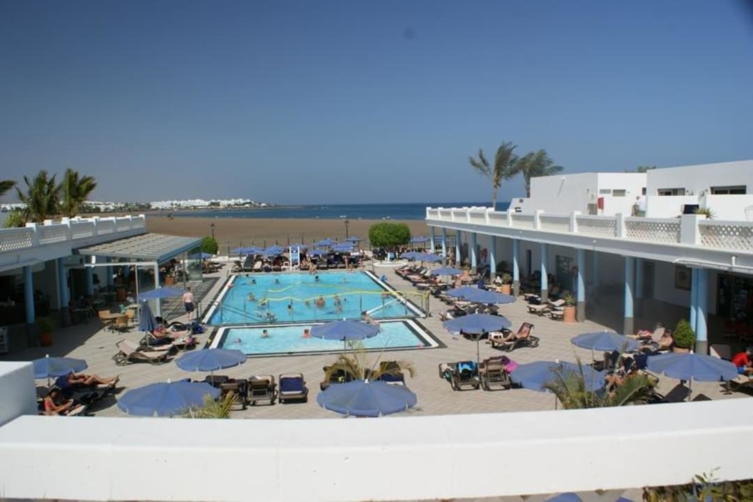 Blick auf die Poolanlage Hotel Las Costas