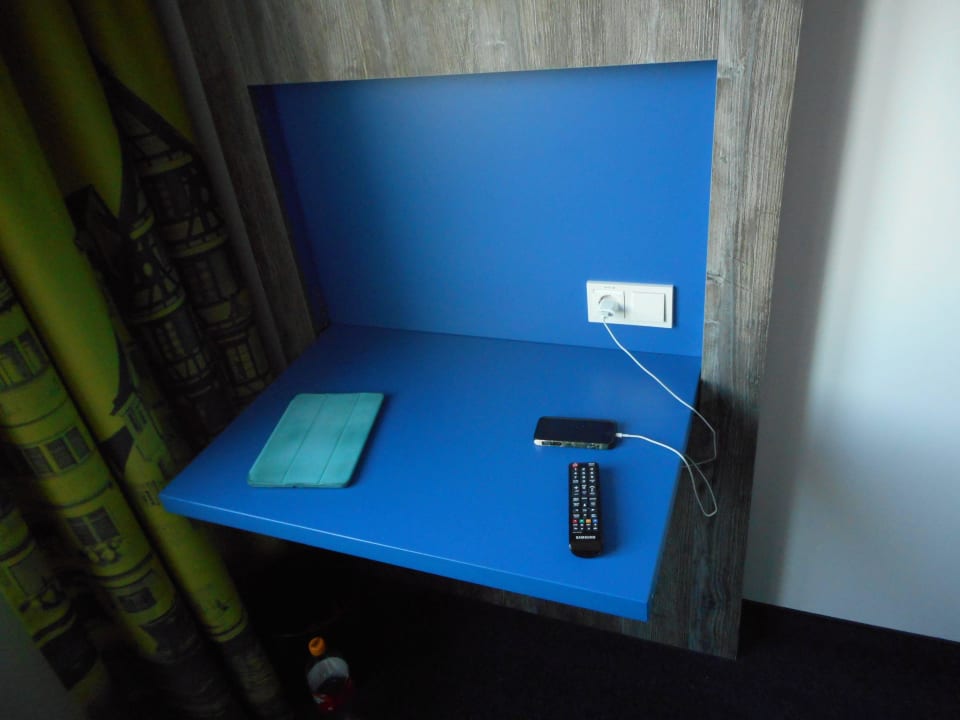 Platzsparender Schreibtisch ibis Styles Tubingen