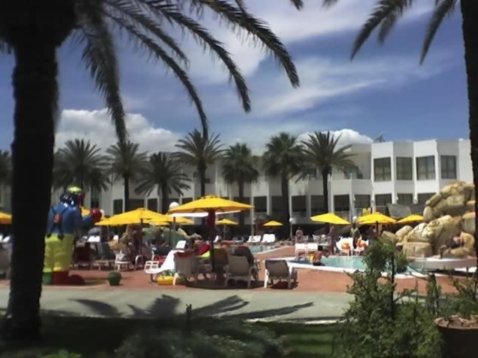 Widok z pod bungalowu Ruspina Beach Resort