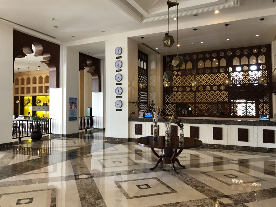 Lobby und Rezeption des Steigenberger Aqua Magic  Steigenberger Aqua Magic