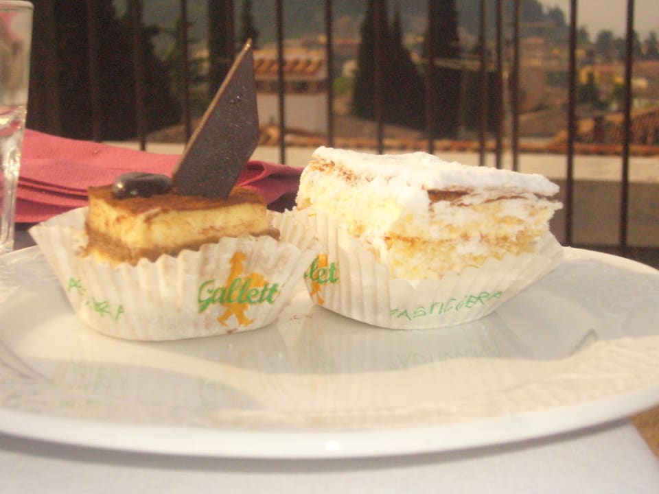 Kleine Kuchen beim Frühstück Villa Ca Nova