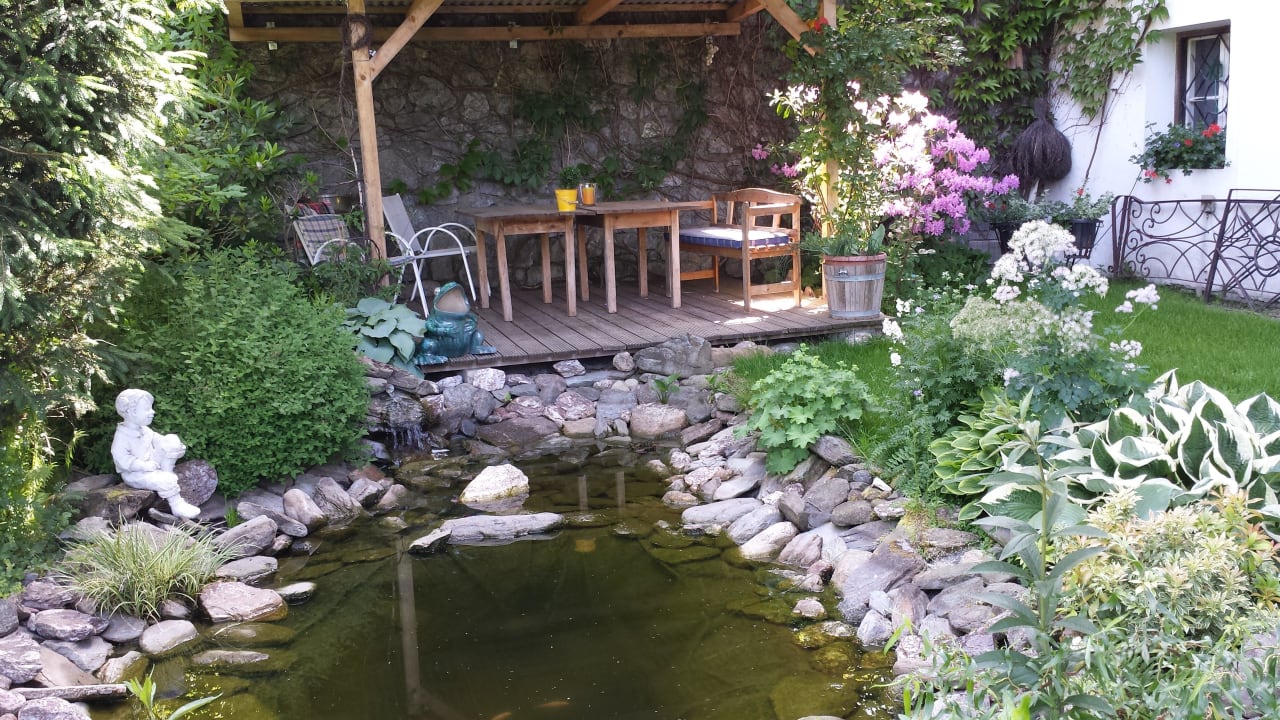 Gartenlaube mit Teich Hotel Seebichl