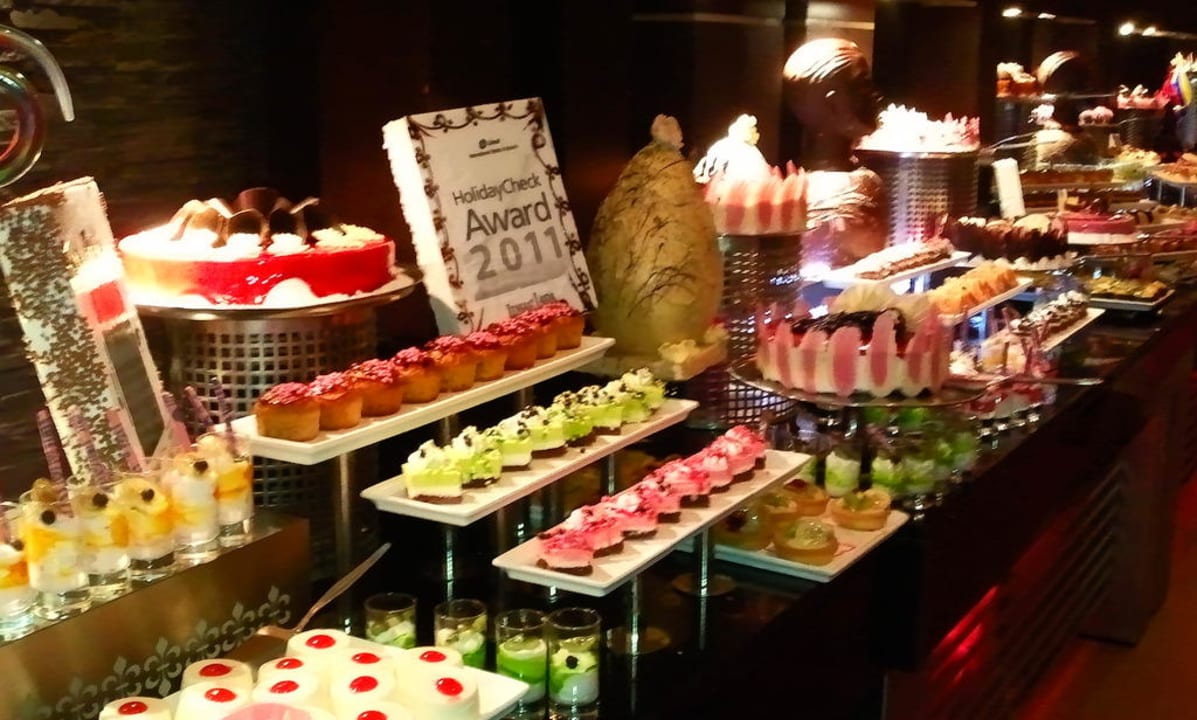 Buffet bij het binnenkomen in het restaurant Limak Lara Deluxe Hotel & Resort