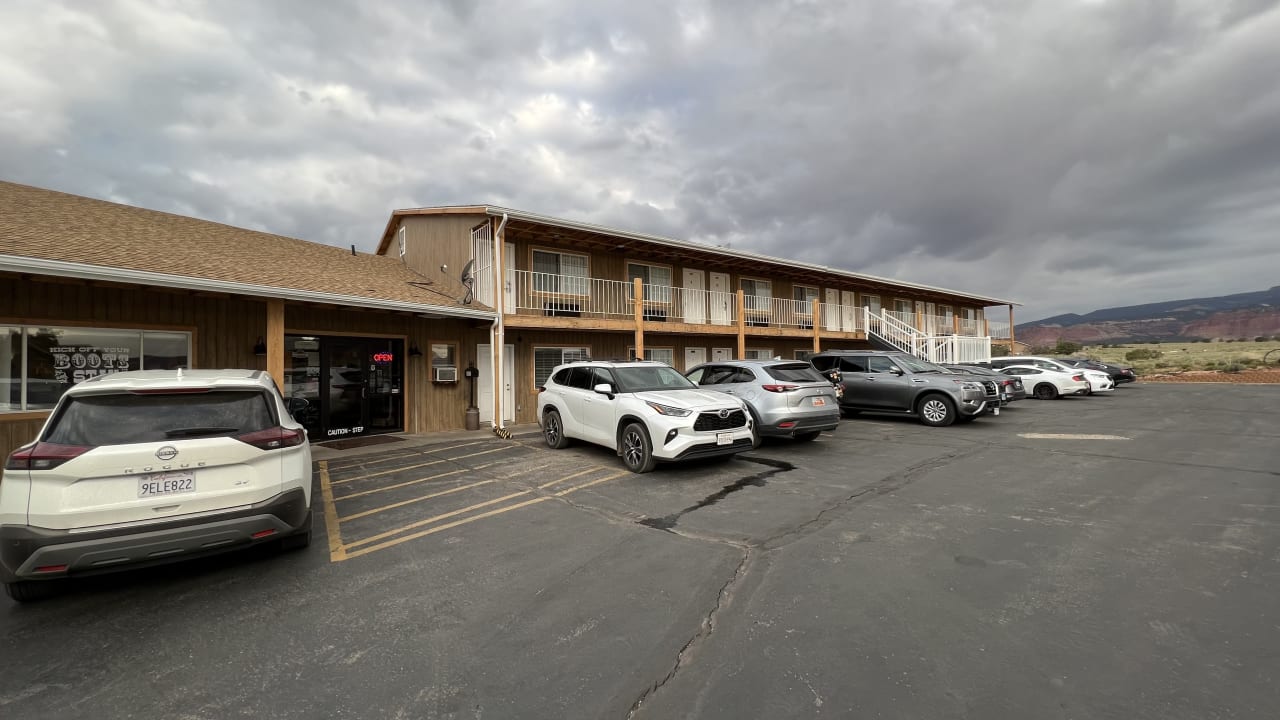 Außenansicht Broken Spur Inn & Steakhouse