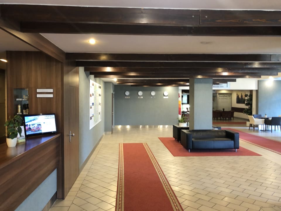 Lobby Hotel Globus