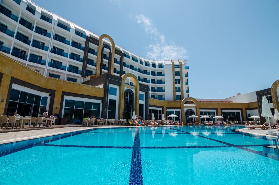 Pool The Lumos Deluxe Resort Hotel