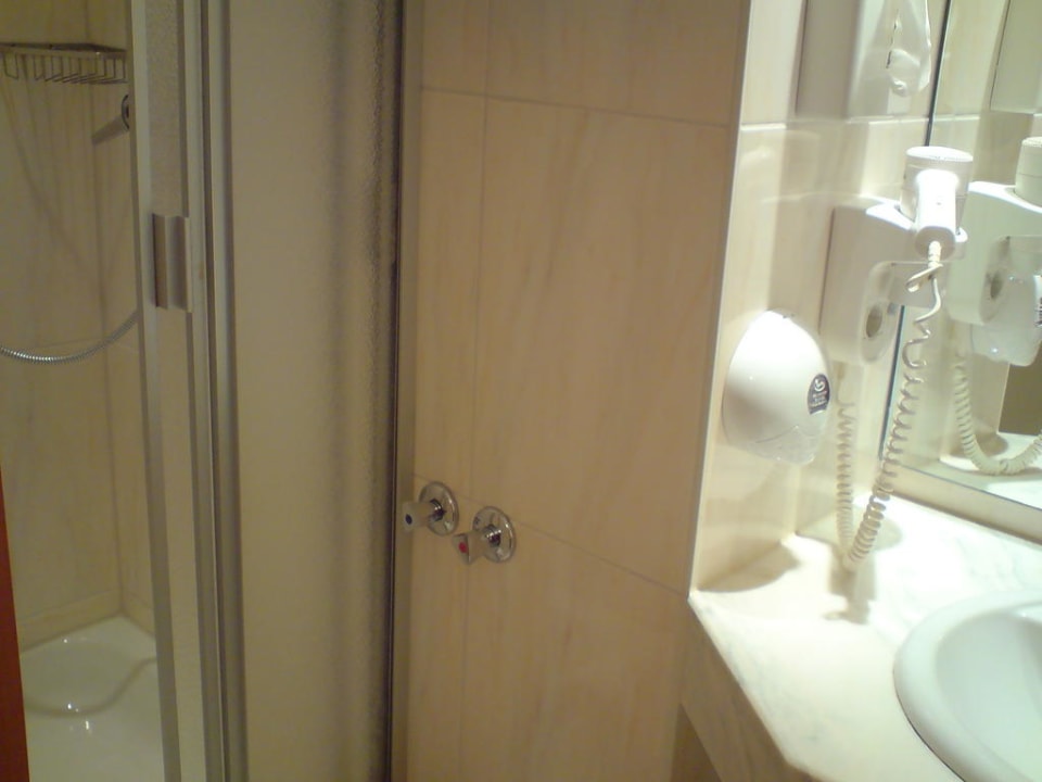 Bad im Einzelzimmer Hotel Hennies