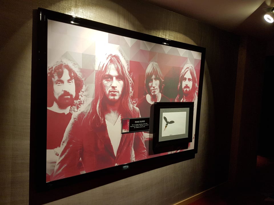 Diverse Bilder auf den Fluren  Hard Rock Hotel Tenerife