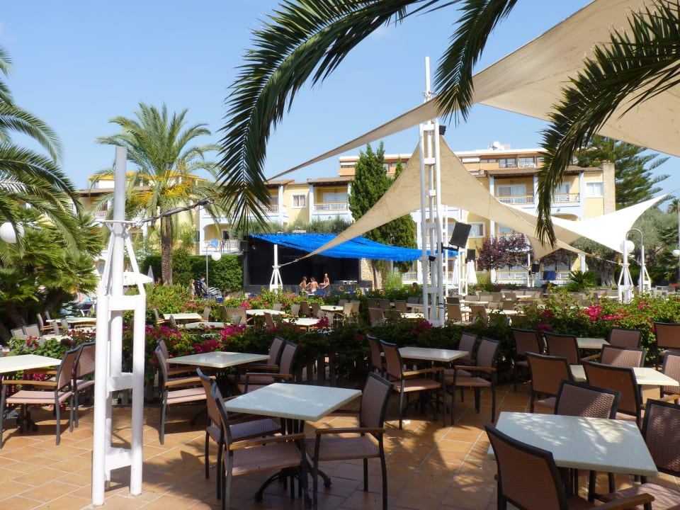 Außenterrasse mit Anmationsbühne Alcudia Garden Aparthotel