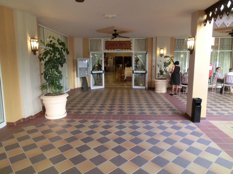Eingang Hauptrestaurant Hotel Riu Cabo Verde