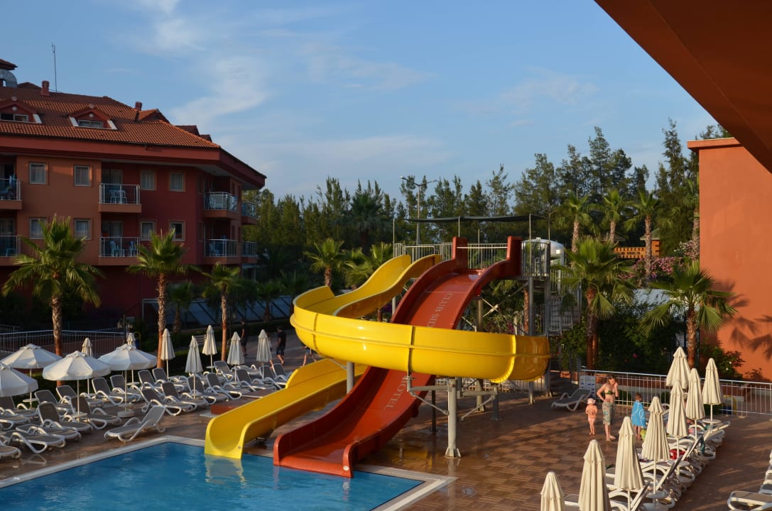 Горки у бассейна Club Side Coast