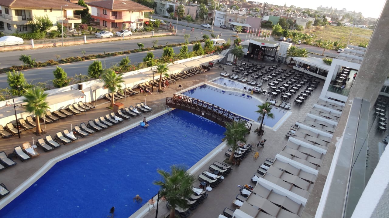 Vanop terras genomen Linda Sunny Beach Hotel & Spa