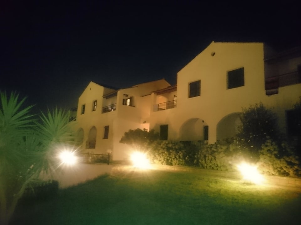Hotelanlage bei Nacht CORFU PELAGOS HOTEL
