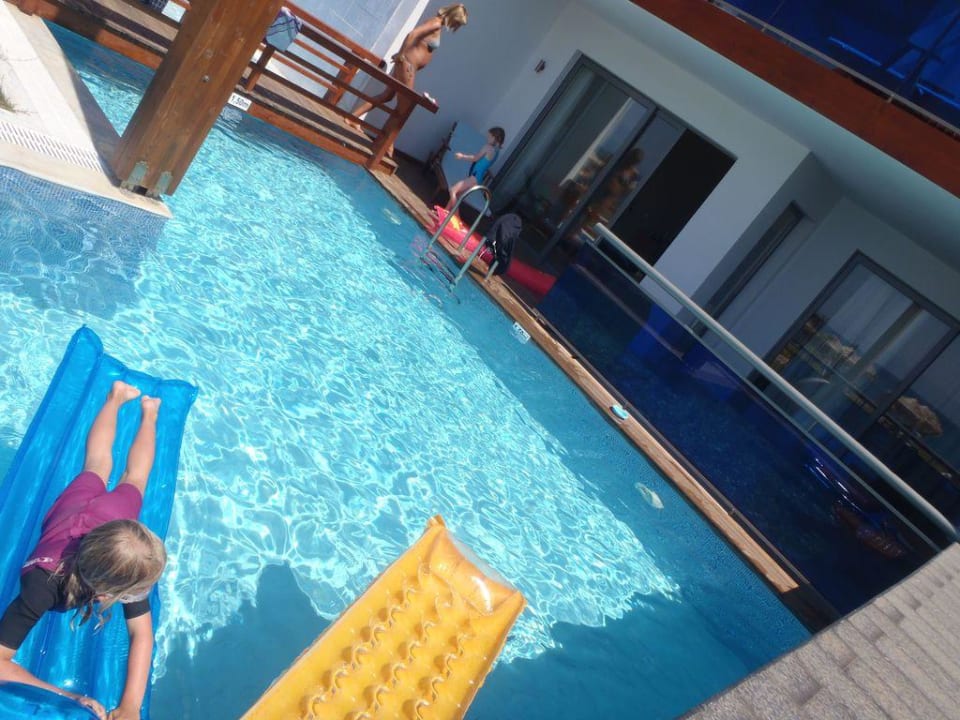 Terrasse und eigener Pool der Suite All Senses Nautica Blue Exclusive Resort & Spa