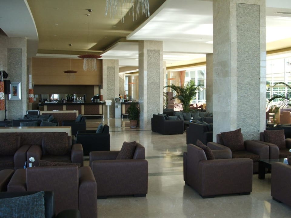 Lobby Hotel Miracle Resort