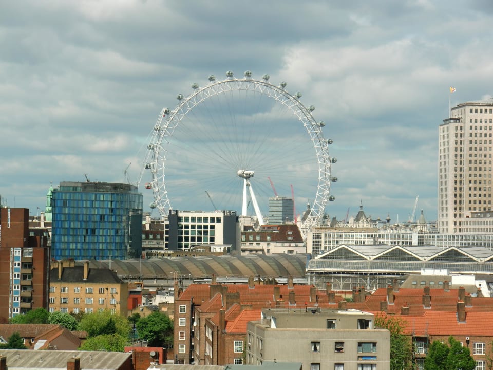 Ausblick Richung London Eye aus Zimmer 909 Hotel H10 London Waterloo