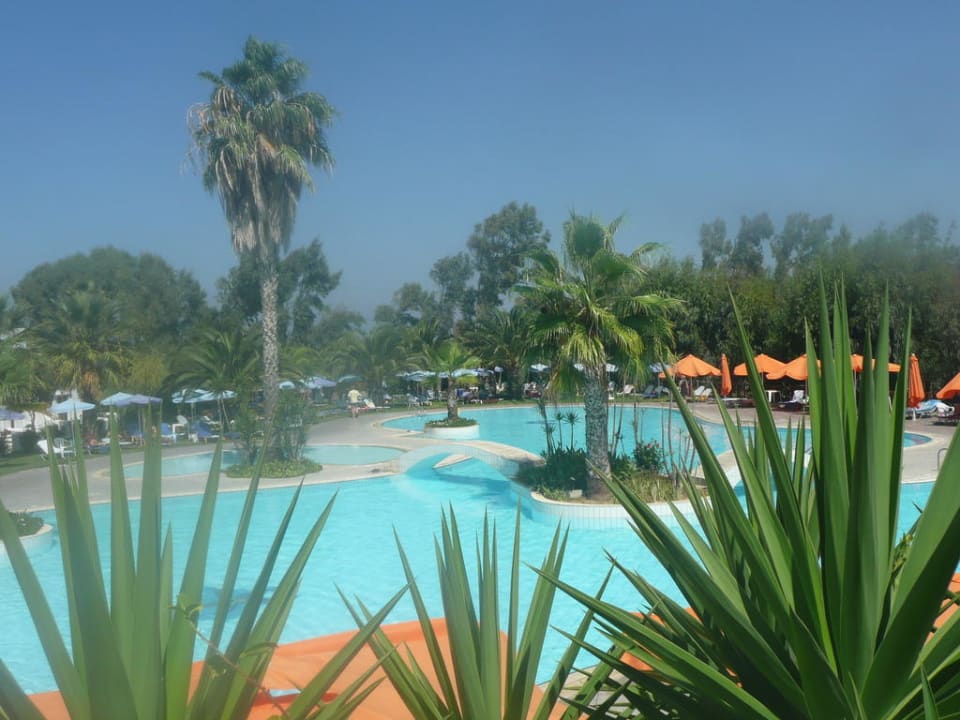 Ein Pool Atlantica Marmari Beach