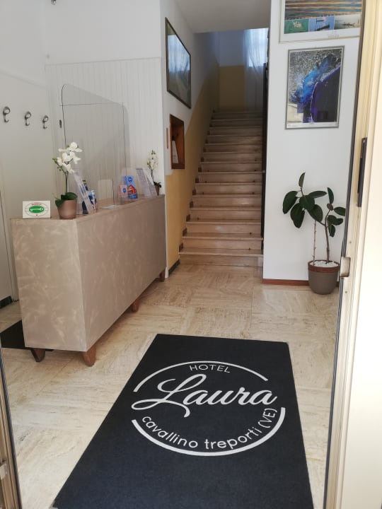 Lobby Hotel Laura