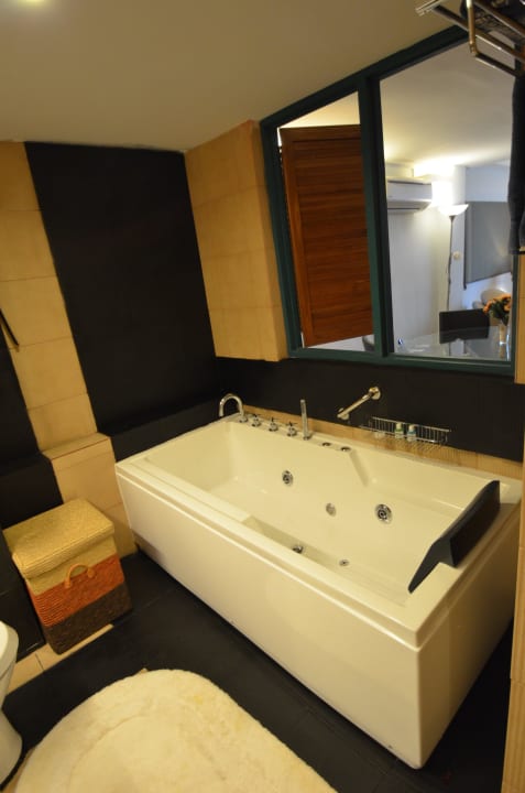 Premier Boutique Suite's Bathroom Hotel The Boutique Residence
