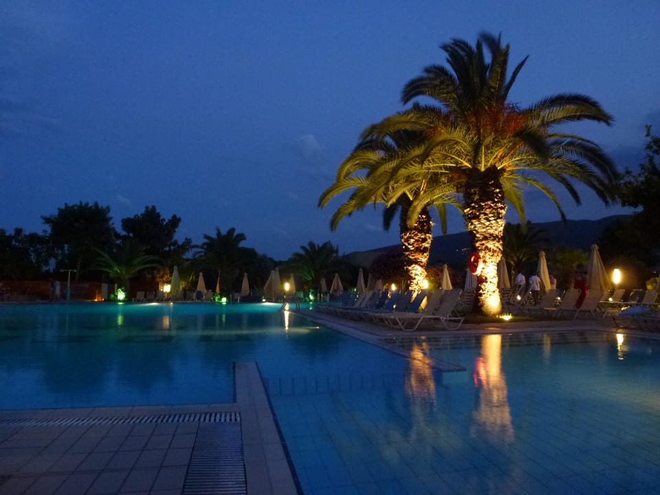Abends am Pool alltoura Club Hotel Poseidon Palace