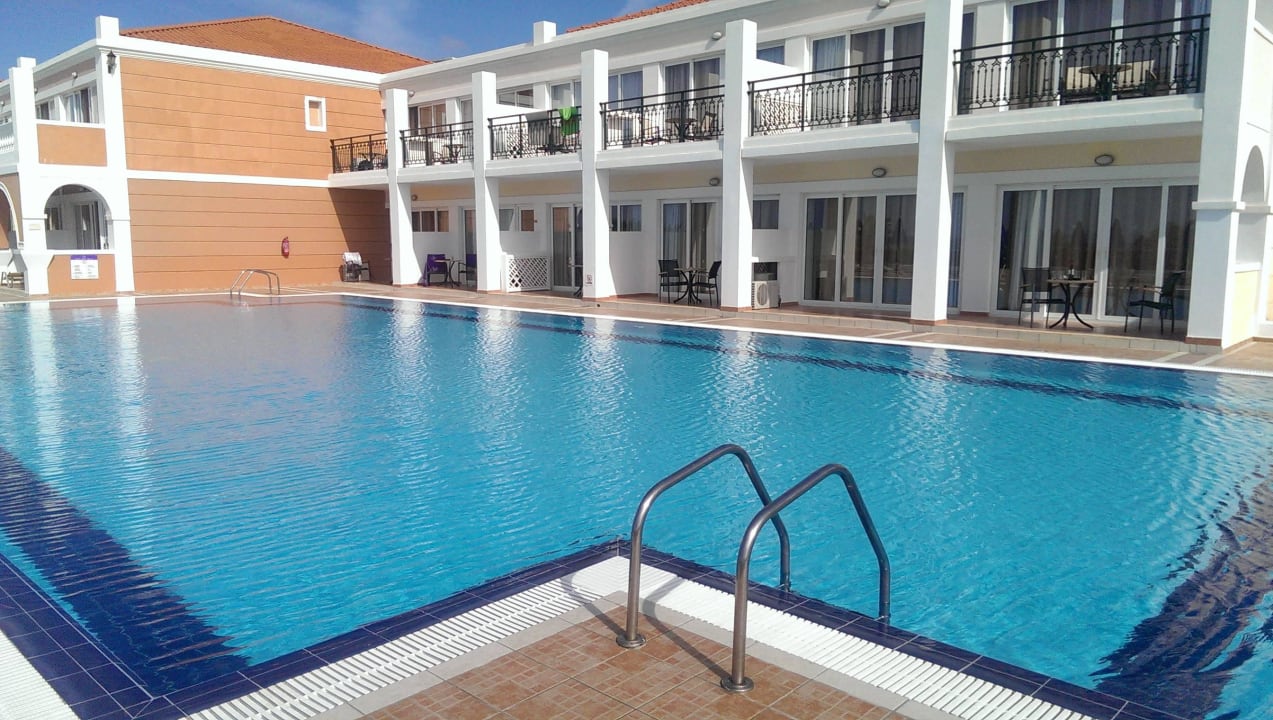 Unterste Poolanlage Porto Bello Royal