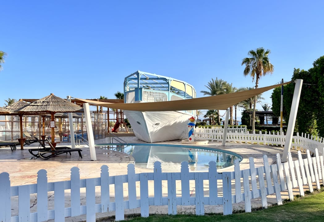 Pool ROBINSON SOMA BAY