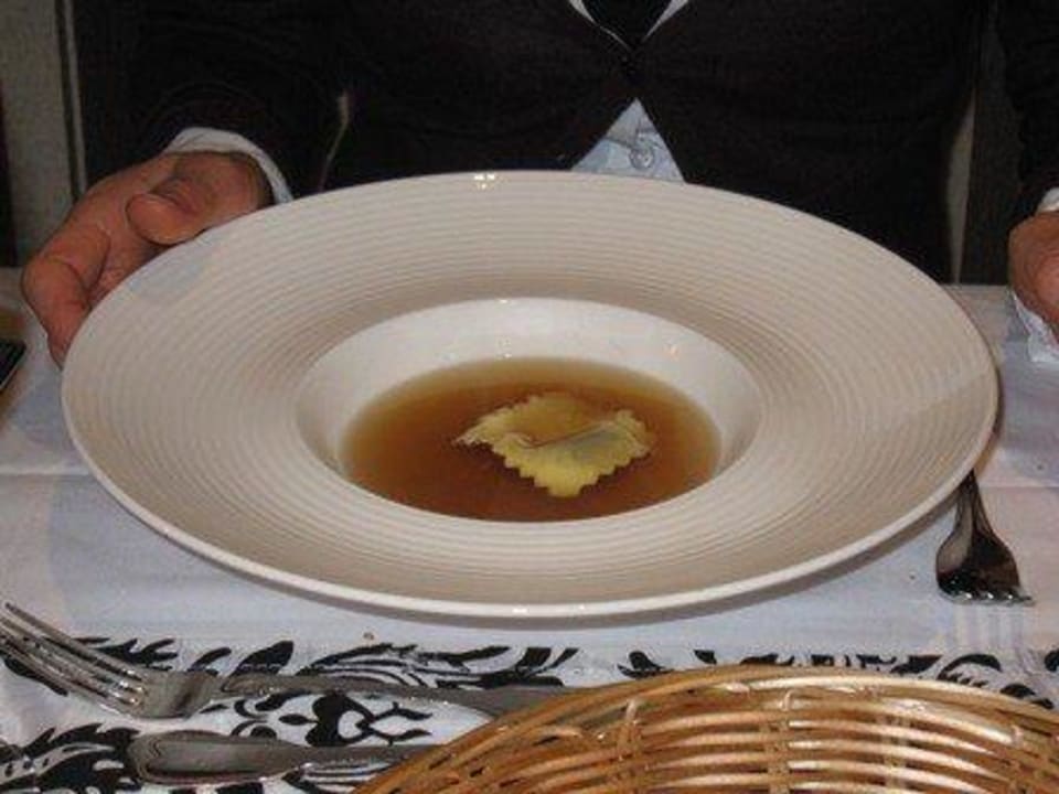 Steinpilzbrühe mit Ravioli Hotel Verwall