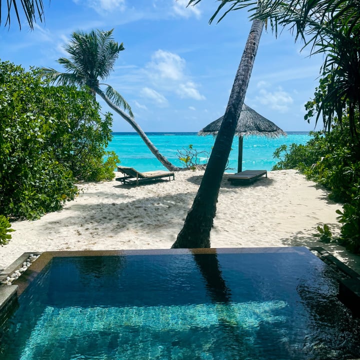 Pool NH Collection Maldives Havodda Resort