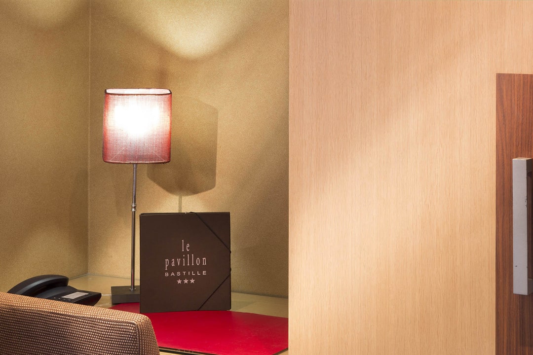 Bureau Chambre Supérieure Hotel Pavillon Bastille