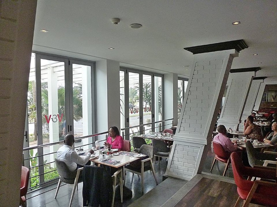 Restaurant beim Frühstück Hotel Southern Sun Maharani