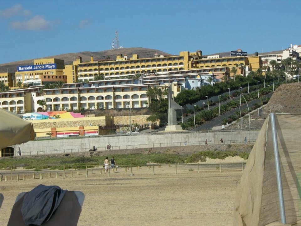 Widok hotelu  z plaży Occidental Jandía Mar