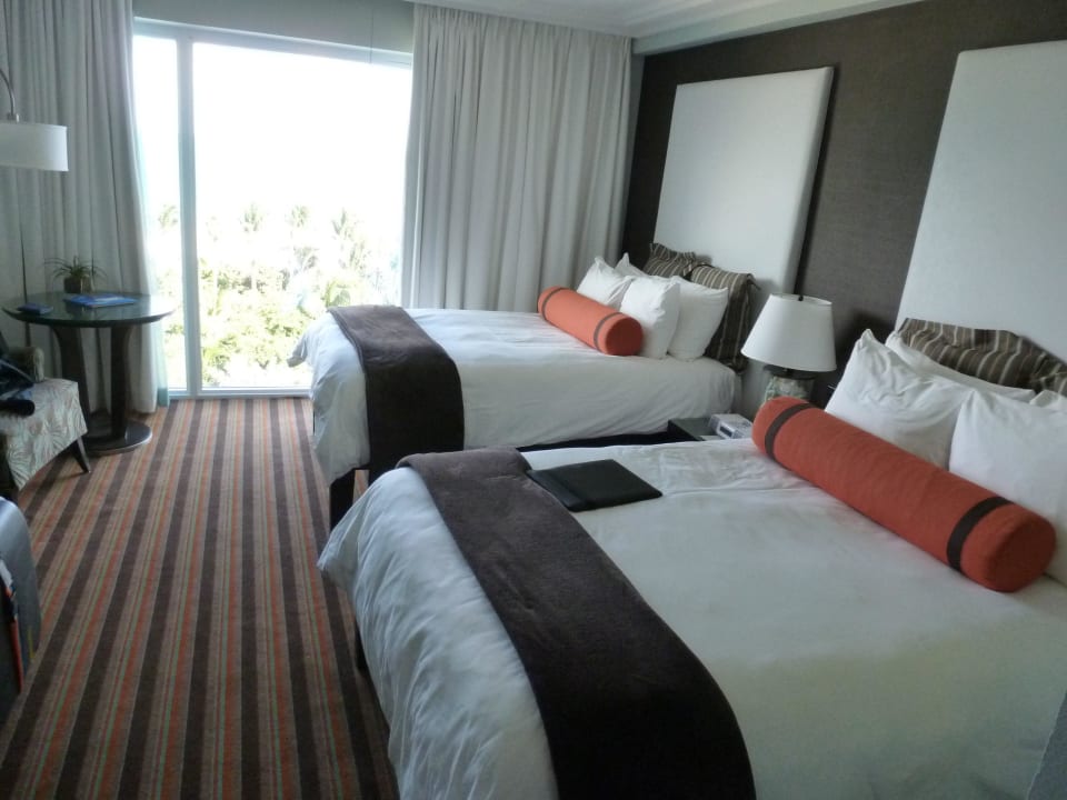 2 Queen Betten The Palms Hotel & Spa