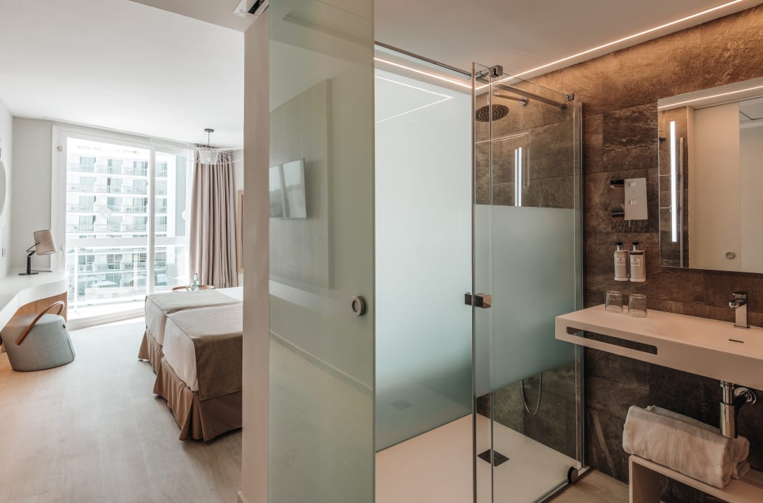 Zimmer The Ibiza Twiins