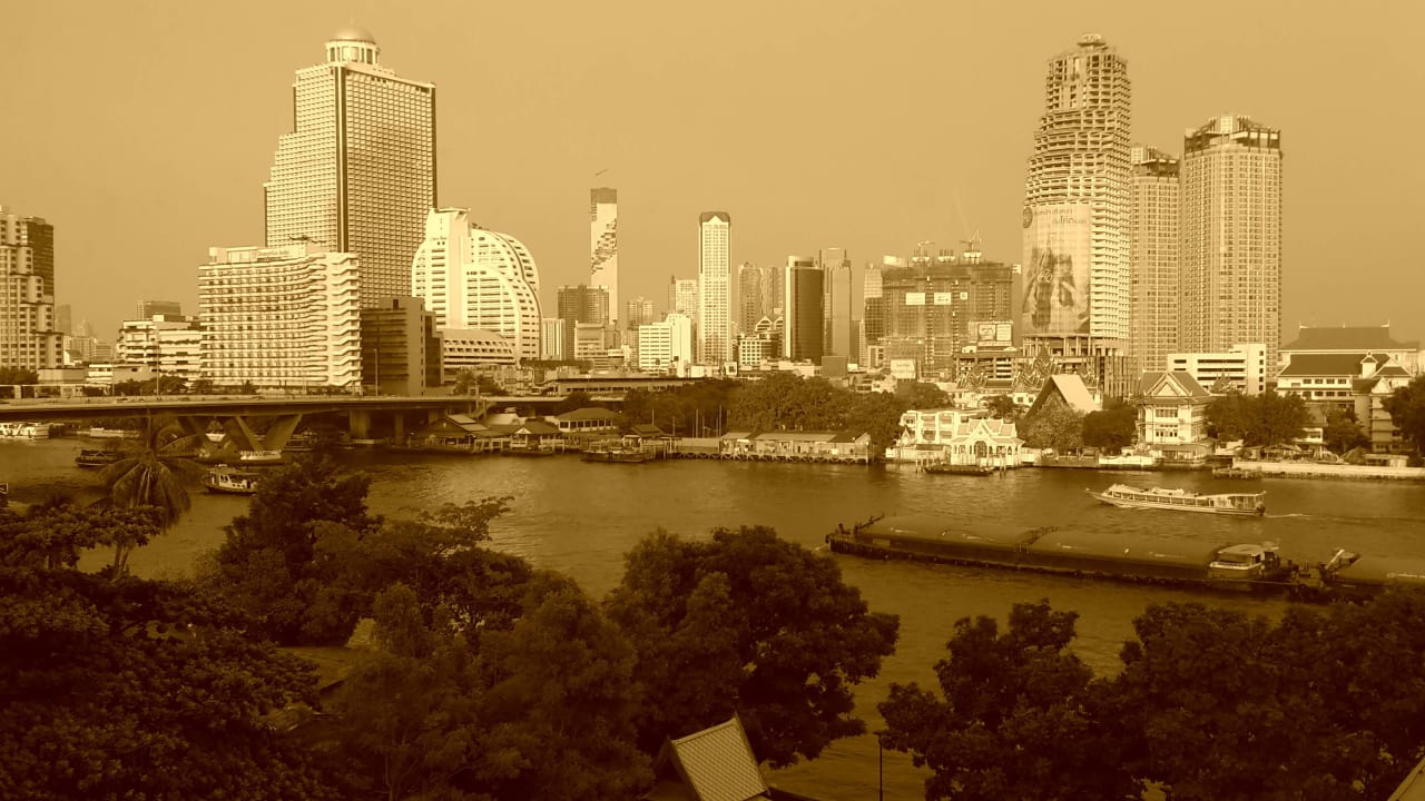 Skyline und Riverside ibis Hotel Bangkok Riverside