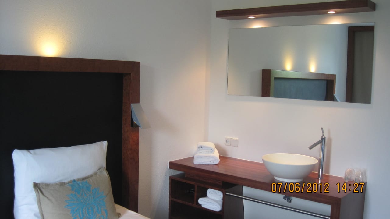 Waschbecken im Zimmer B&B Hotel Schweinfurt-Süd