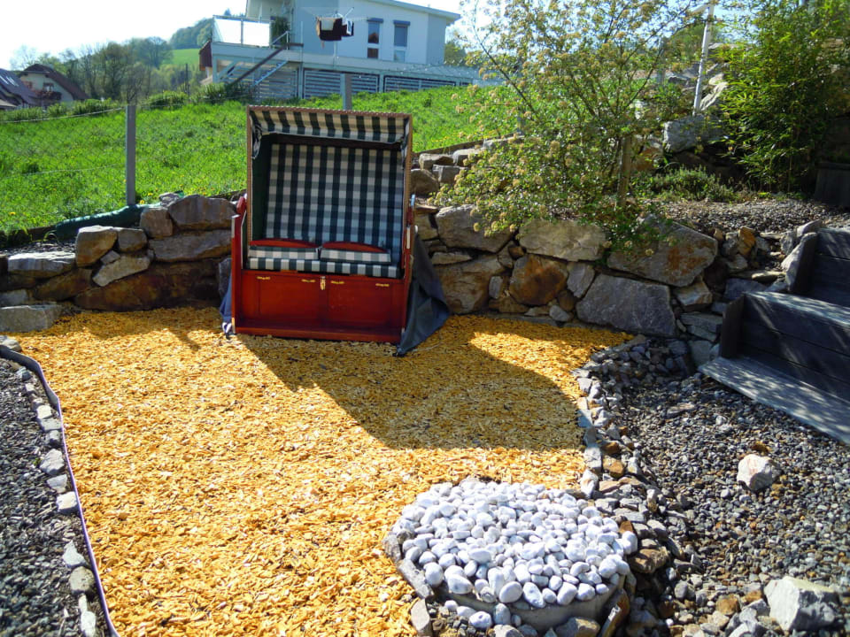 Liebevoll angelegter Garten Ferienwohnung Alpenblick