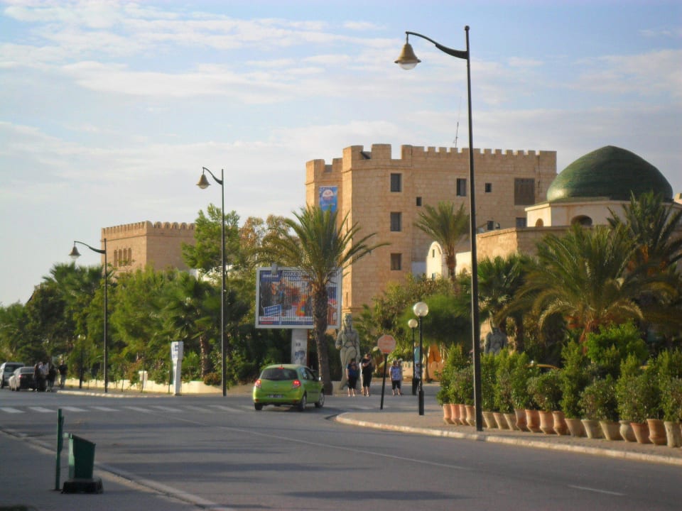 Weg vom Beach zum Hotel Diar Lemdina Hotel