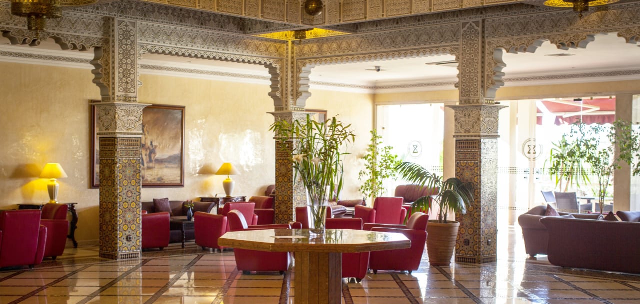 La reception Zaki Suites Hotel & Spa