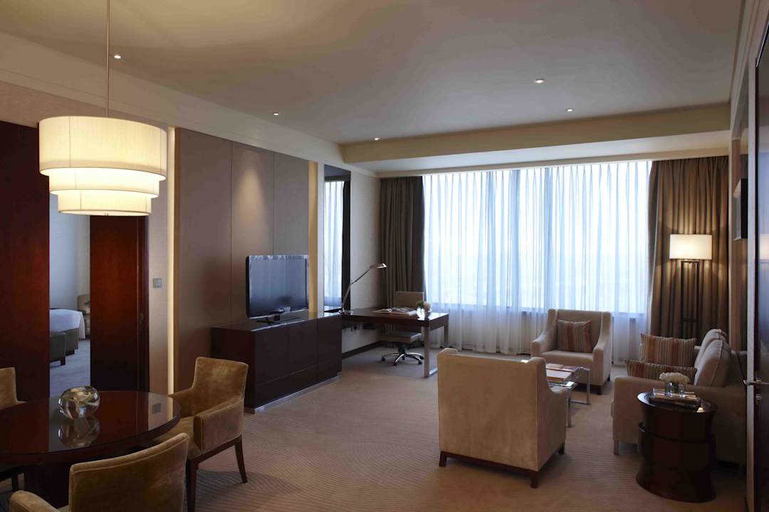 Lakeview suite room Renaissance Tianjin Lakeview Hotel