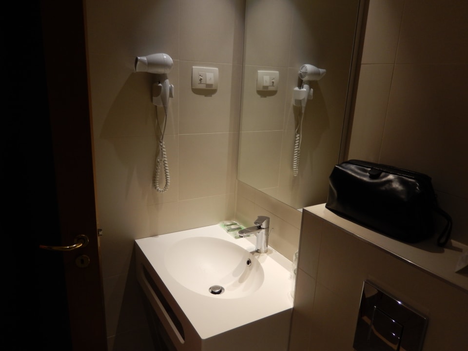 BAd mit Waschbecken Maistra Select Astarea Hotel