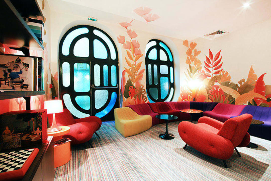 Salon Bibliotheque Hotel Residence du Vieux Port