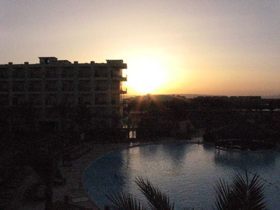 Západ slunce Le Jardin Aqua Park Resort