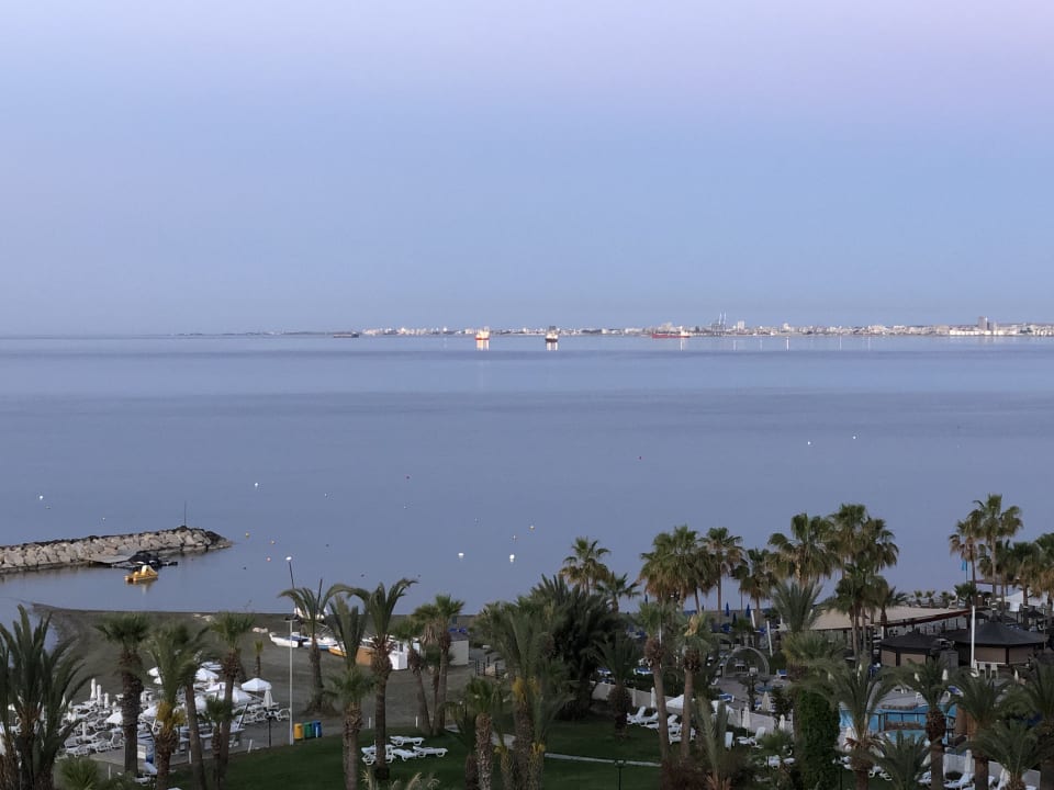 Ausblick The Golden Bay Beach Hotel