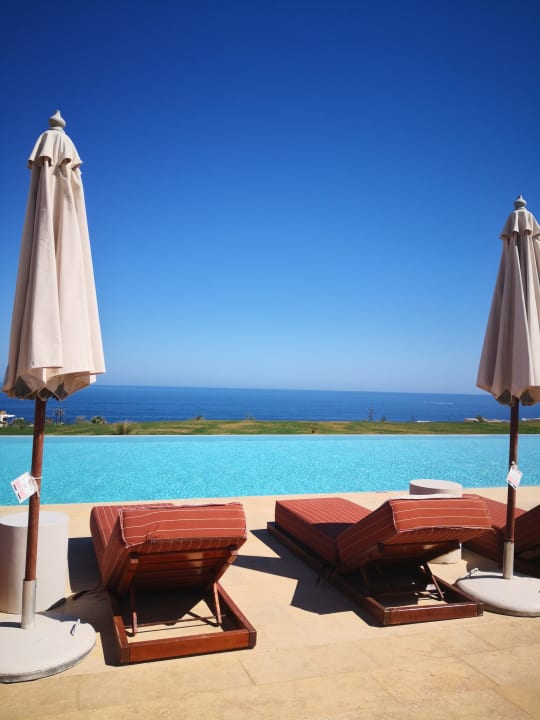 Pool The Royal Senses Resort, Curio Collection by Hilton